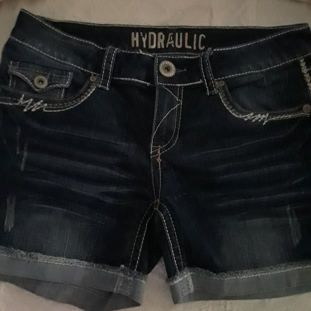 Hydraulic jean shorts